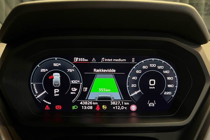 Blå Audi Q4 fra 2022