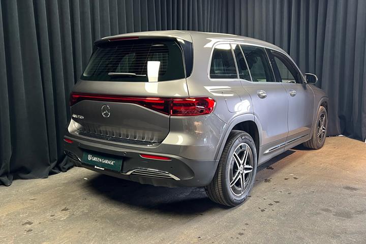 Grå Mercedes EQB 250+ fra 2025