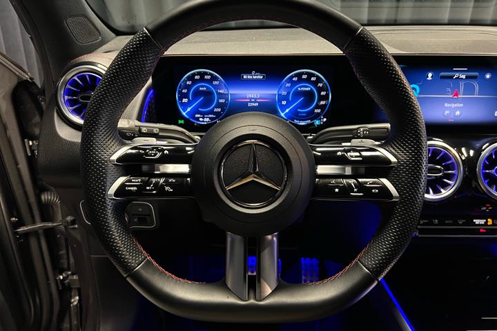 Grå Mercedes EQB 250+ fra 2025