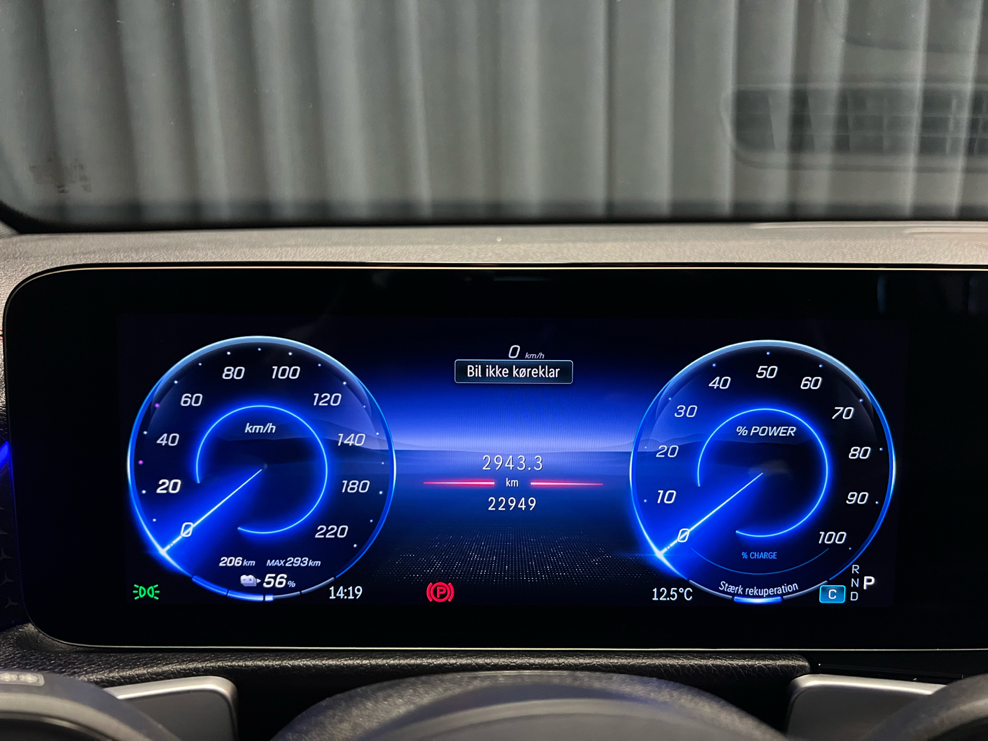 Grå Mercedes EQB 250+ fra 2025