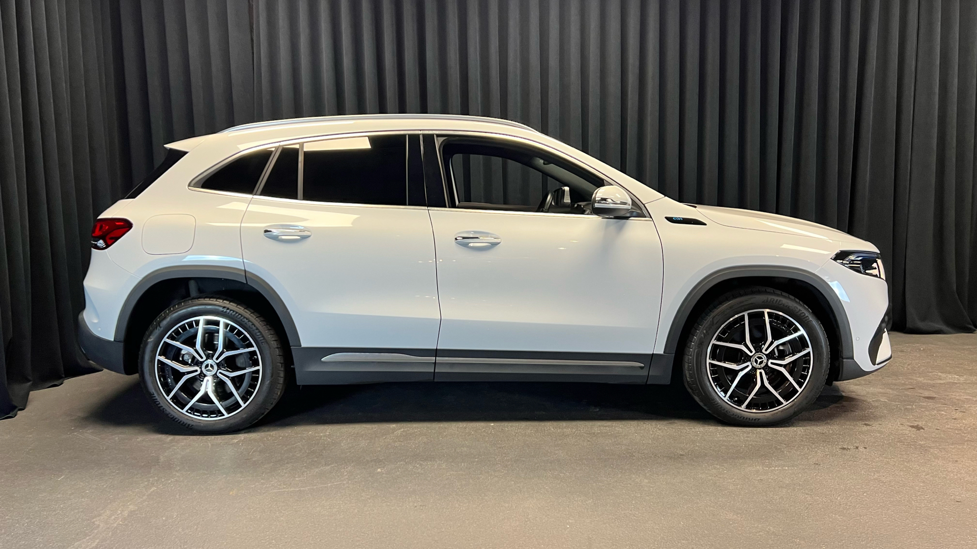 Hvid Mercedes EQA 250 fra 2022