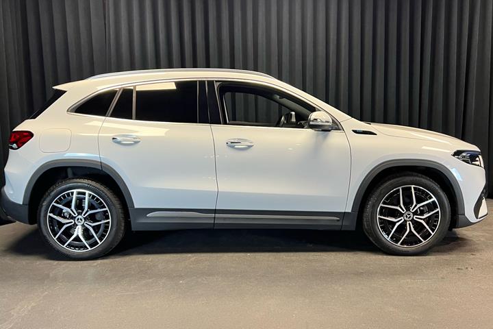 Hvid Mercedes EQA 250 fra 2022