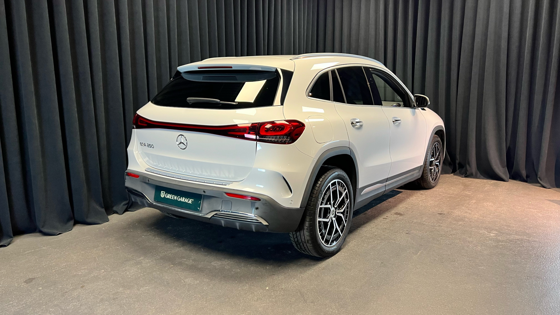 Hvid Mercedes EQA 250 fra 2022