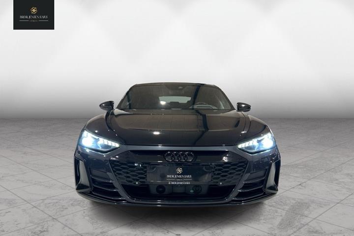 Sort Audi e-tron GT fra 2021 set udefra