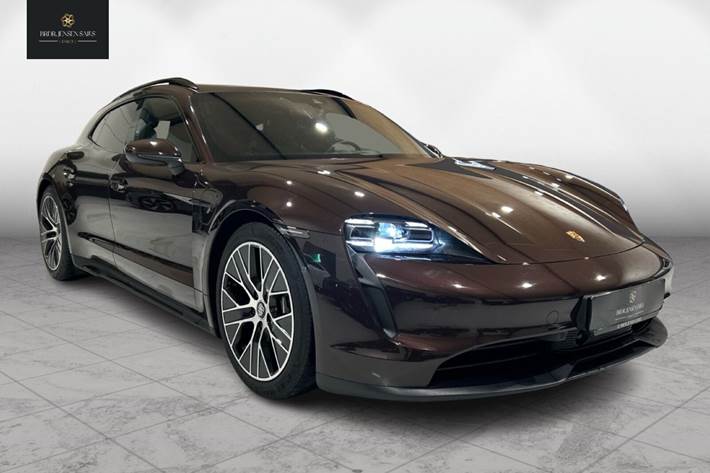Brun Porsche Taycan fra 2022 set udefra