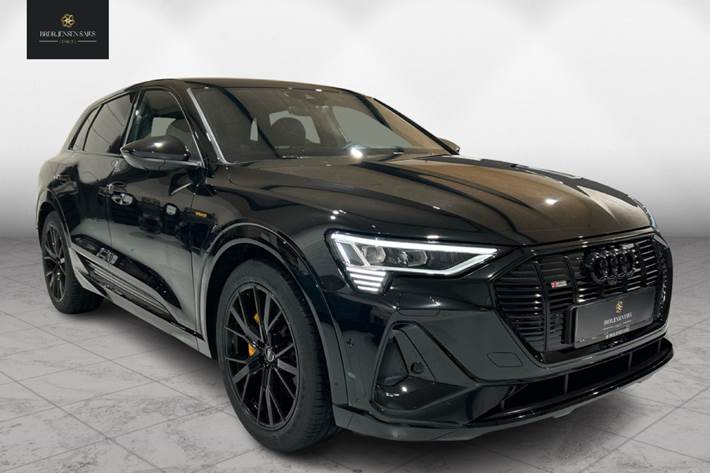 Sort Audi e-tron fra 2022 set udefra