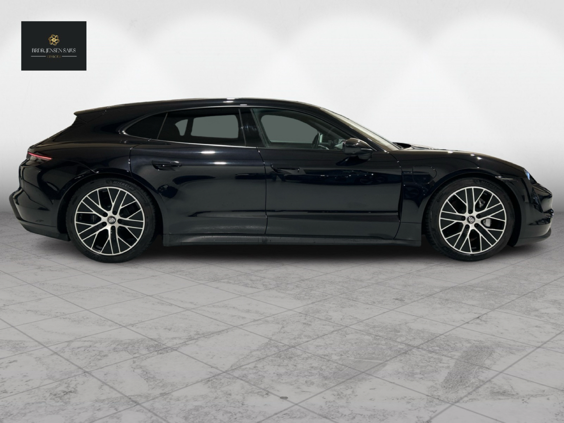Sort Porsche Taycan fra 2022