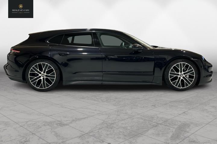 Sort Porsche Taycan fra 2022