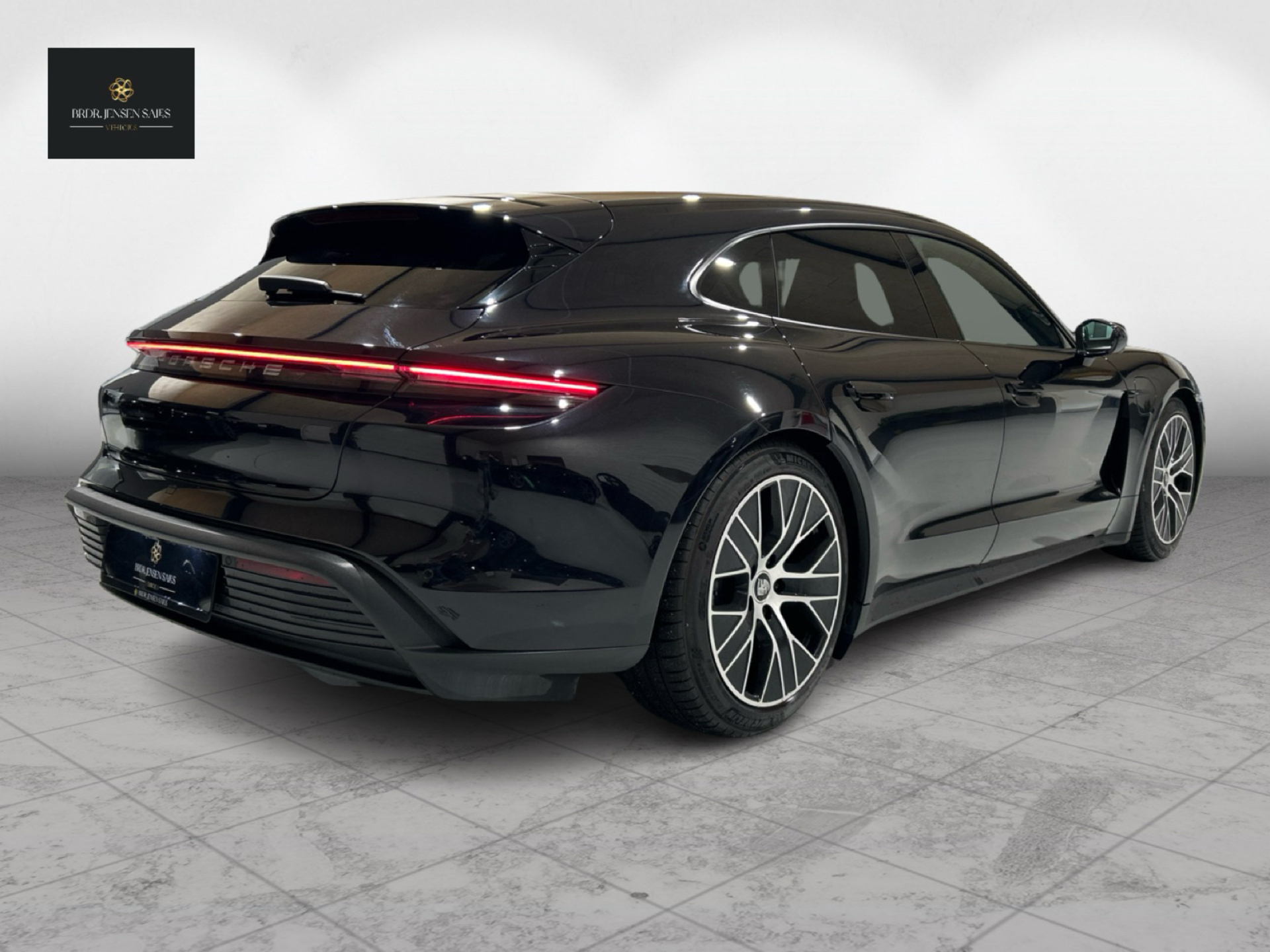 Sort Porsche Taycan fra 2022