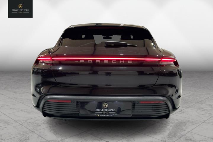 Sort Porsche Taycan fra 2022