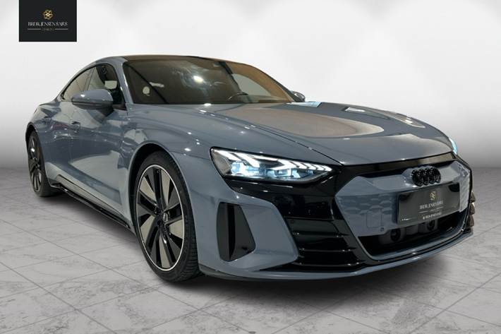 Grå Audi e-tron GT fra 2022 set udefra