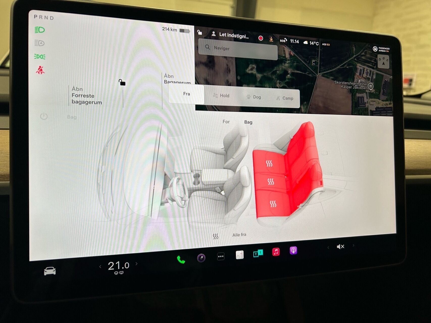 Rød Tesla Model Y fra 2023