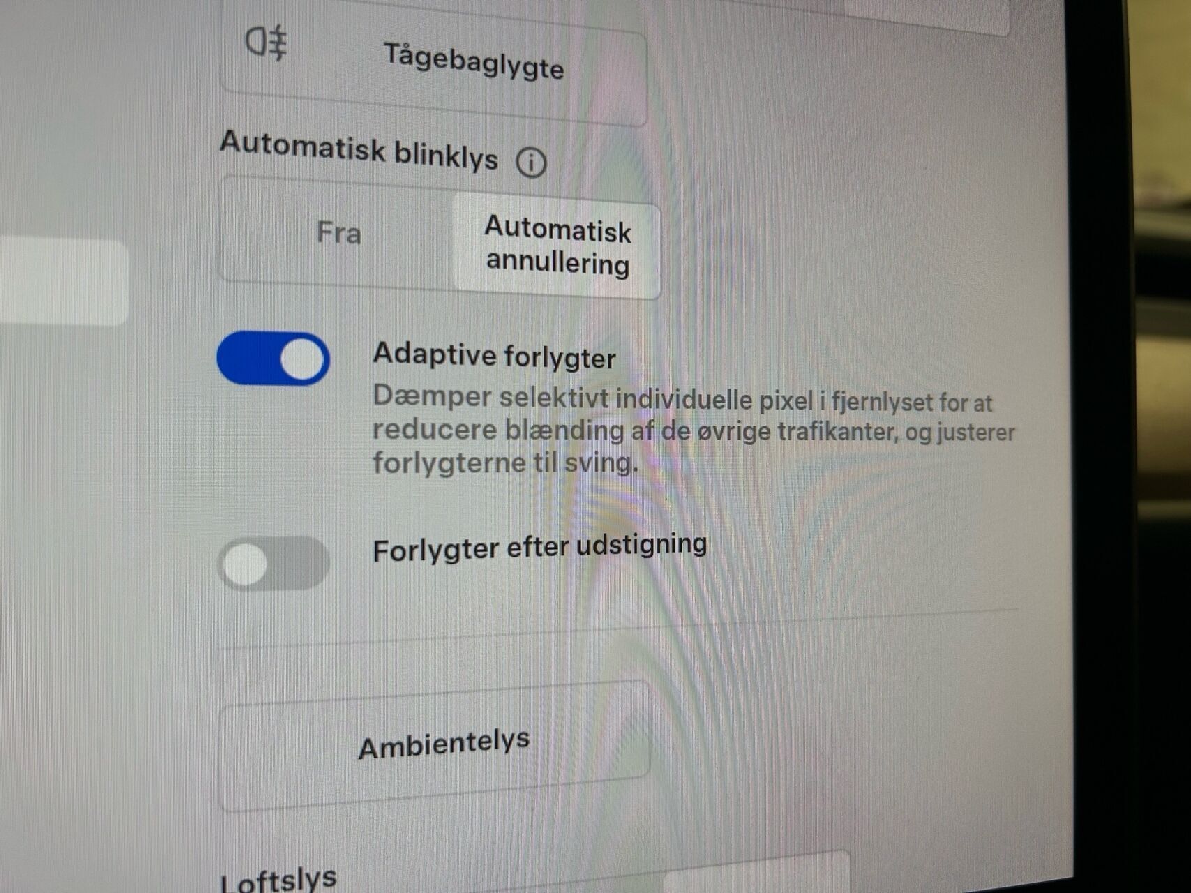 Rød Tesla Model Y fra 2023