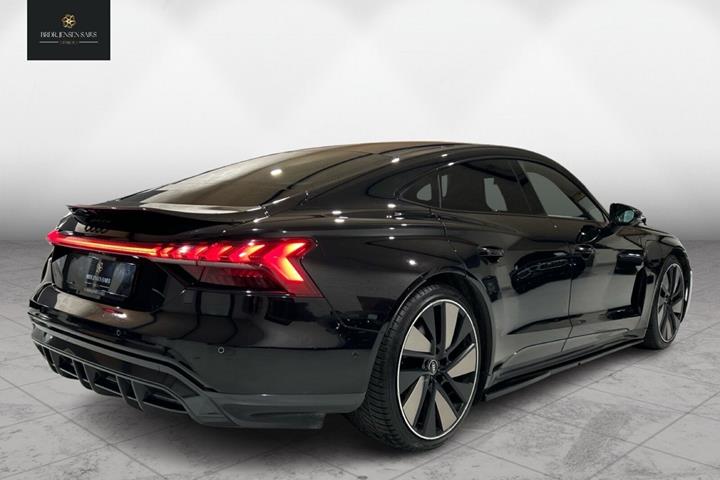 Sort Audi e-tron GT fra 2021