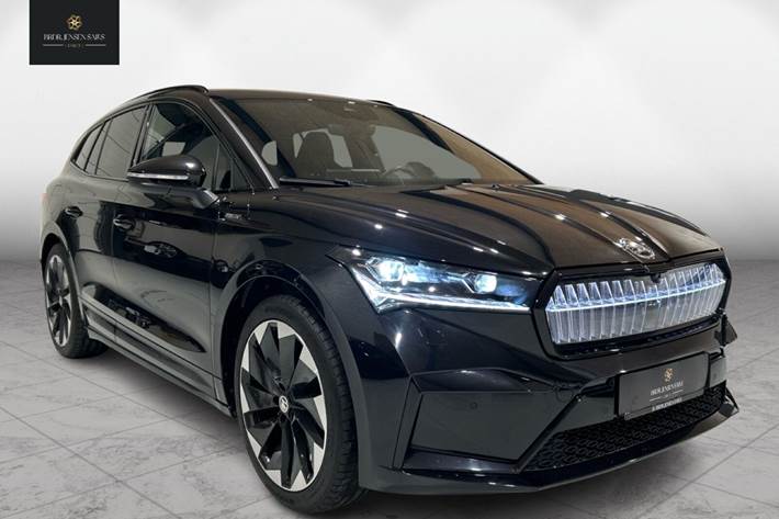 Sort Skoda Enyaq fra 2024 set udefra