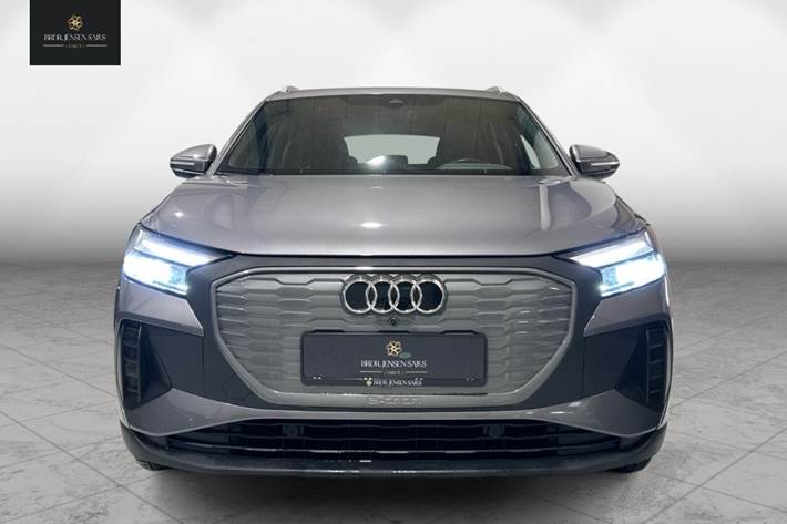 Grå Audi Q4 fra 2022
