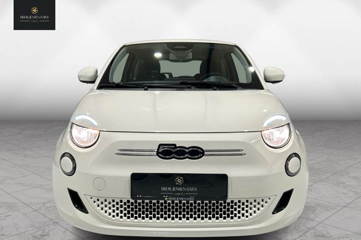 Hvid Fiat 500e fra 2023