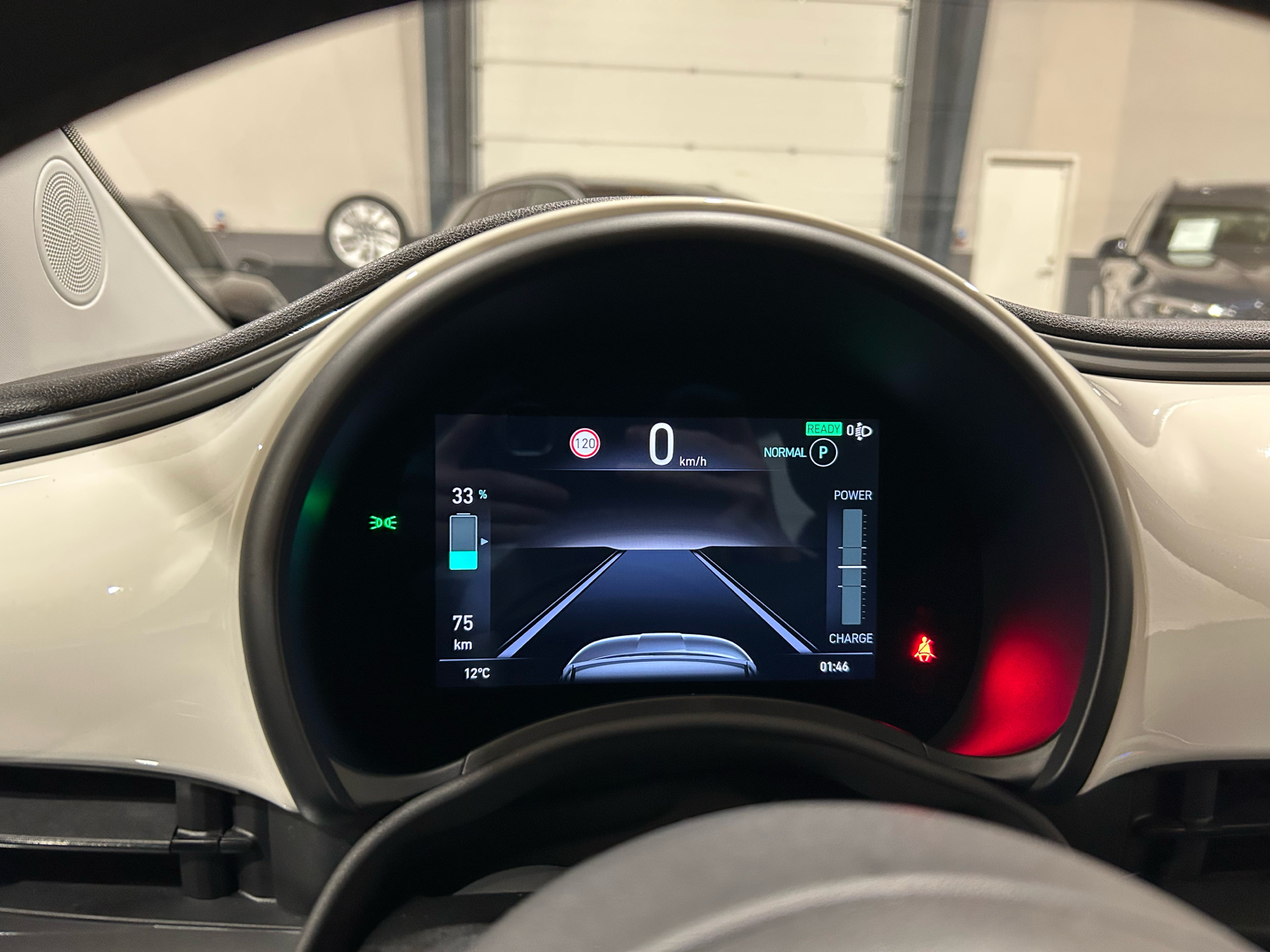 Hvid Fiat 500e fra 2023