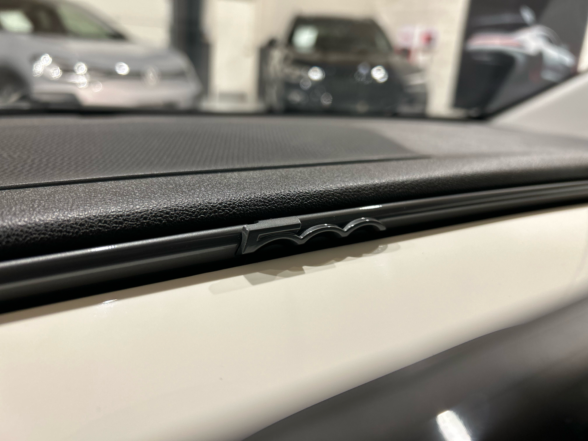 Hvid Fiat 500e fra 2023