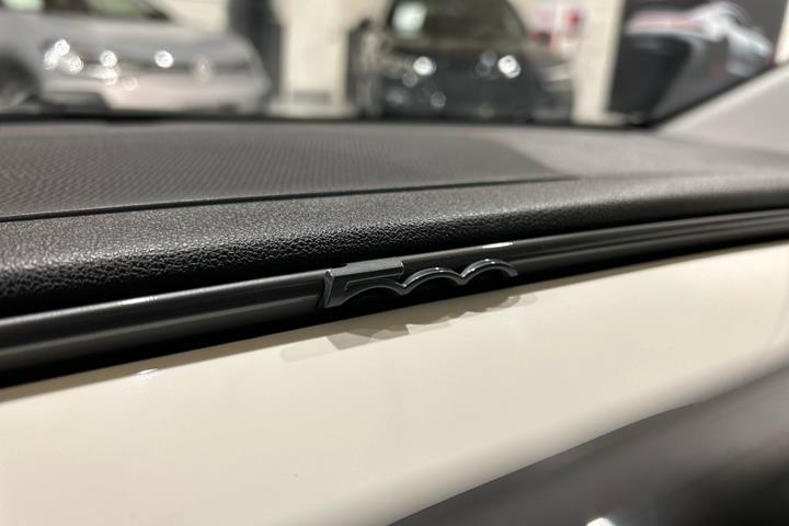 Hvid Fiat 500e fra 2023