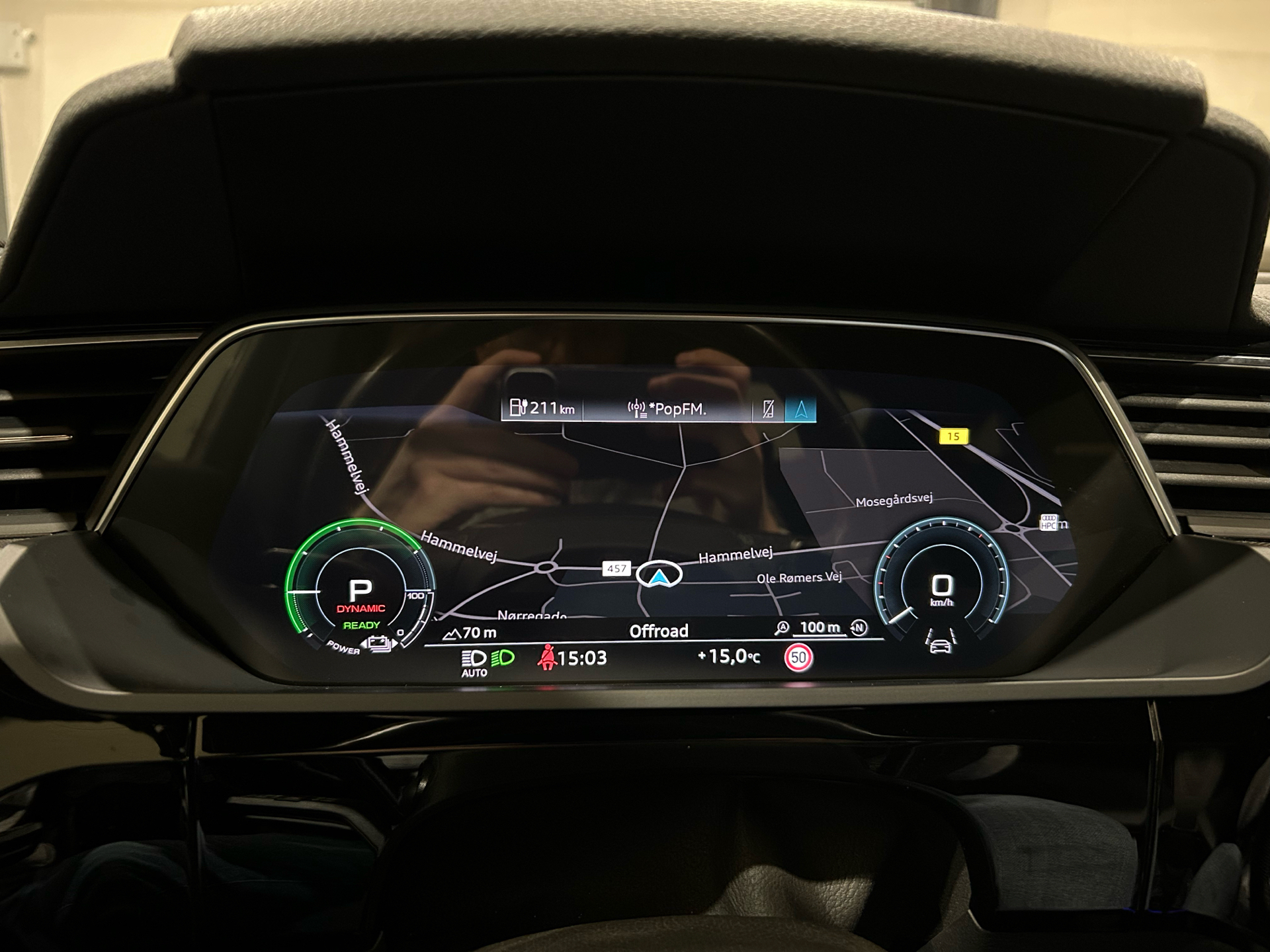 Grå Audi e-tron fra 2022