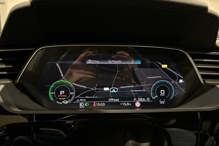 Grå Audi e-tron fra 2022