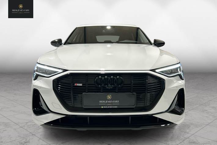 Hvid Audi e-tron fra 2022