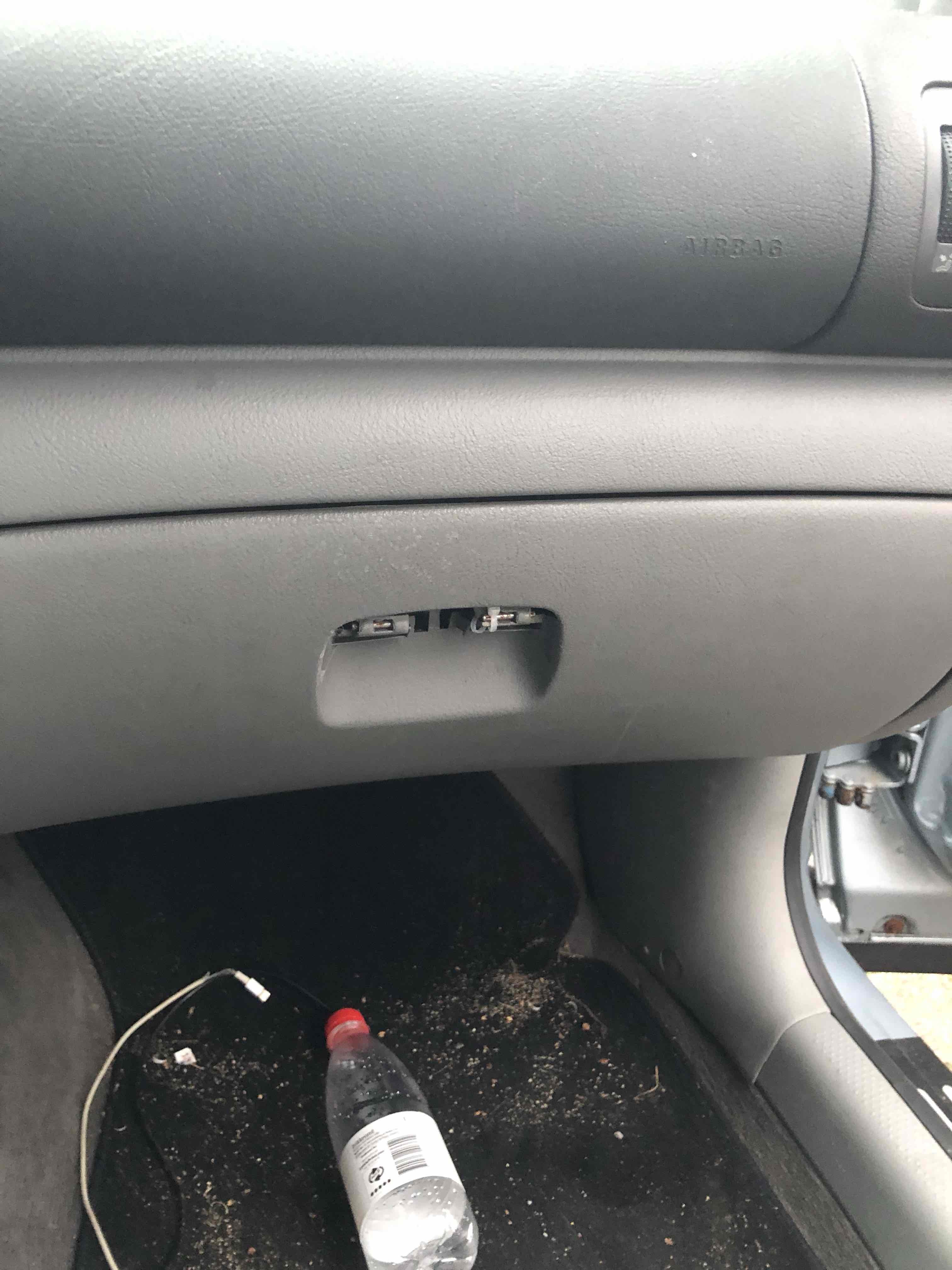 Blå VW Passat fra 2001