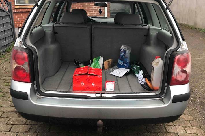 Blå VW Passat fra 2001