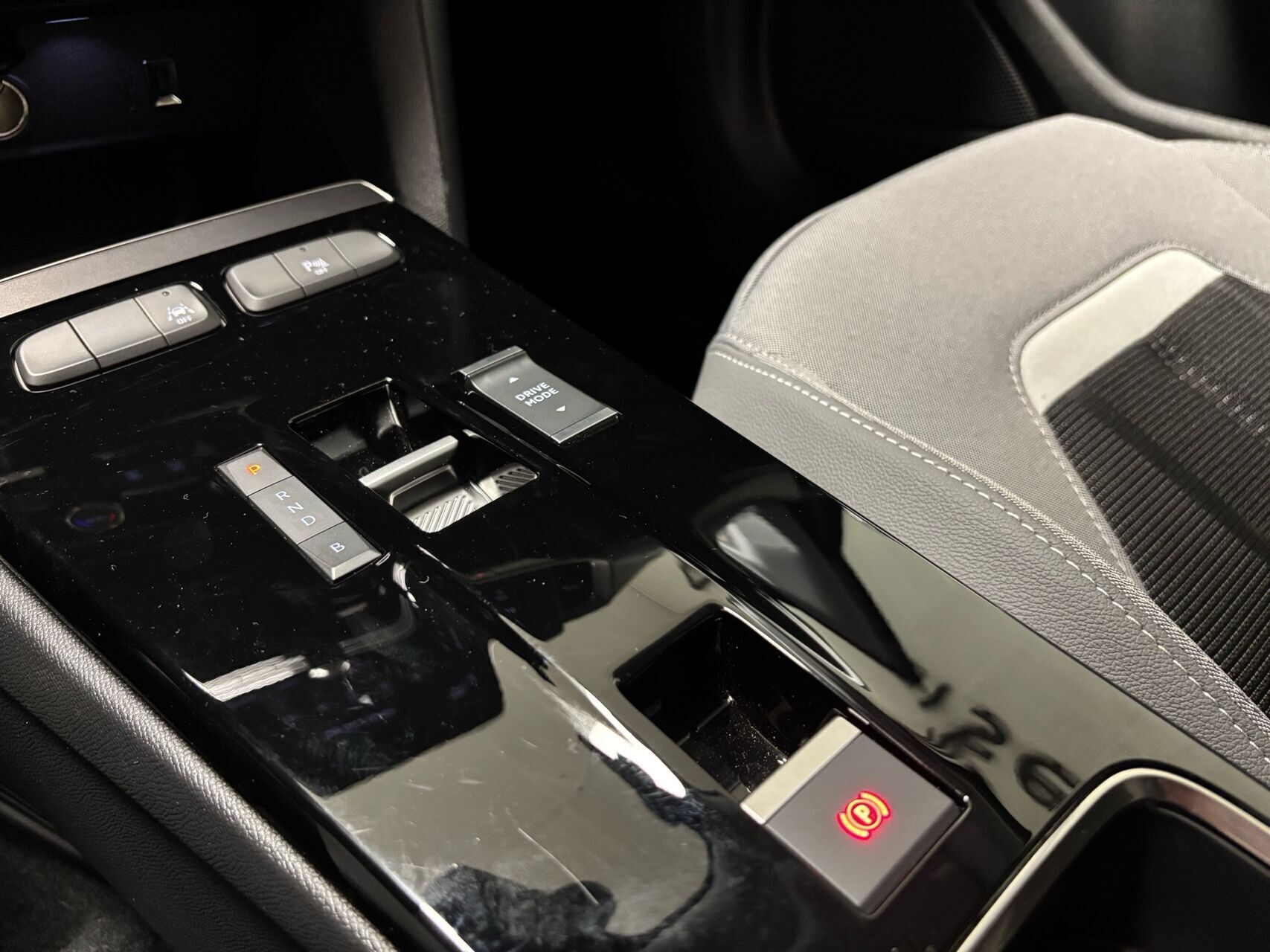 Hvid Opel Mokka-e fra 2023