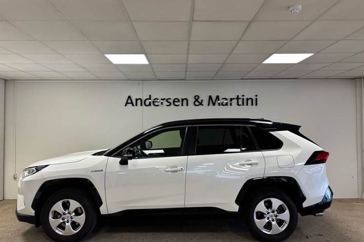 Hvid Toyota RAV4 fra 2020