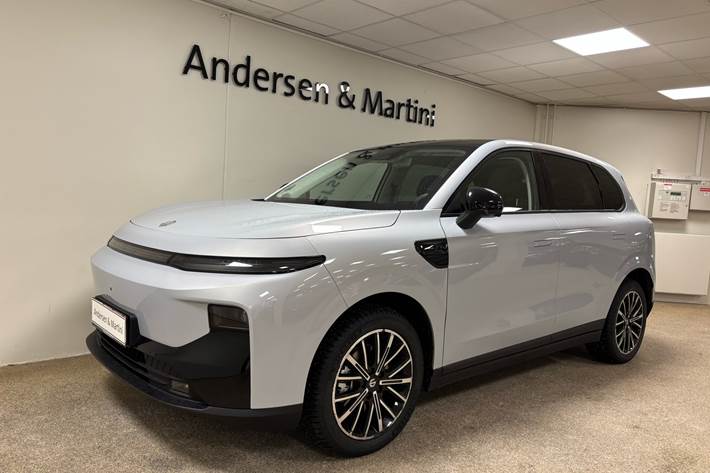 Sølv Leapmotor B10 fra 2025 set udefra