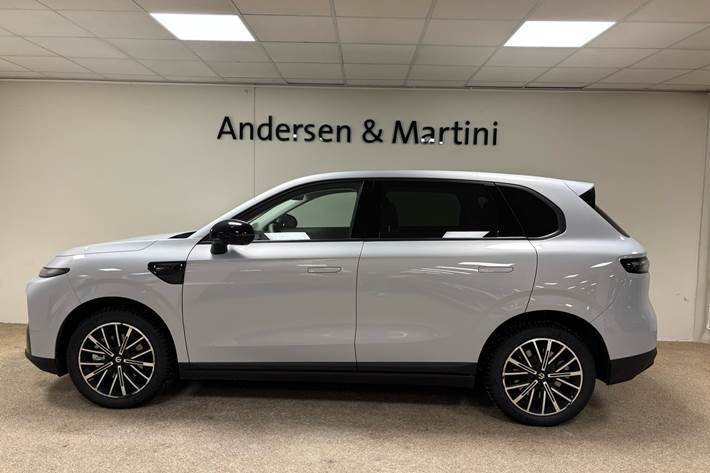 Sølv Leapmotor B10 fra 2025 set udefra