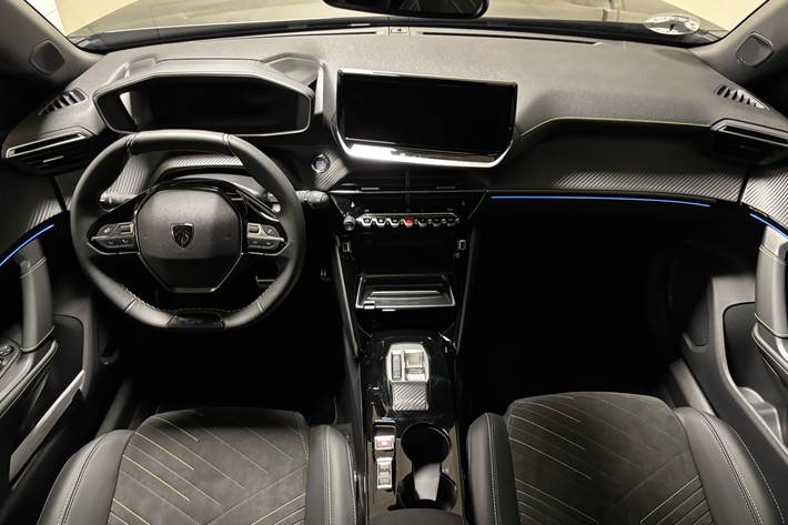 Sort Peugeot e-2008 fra 2025