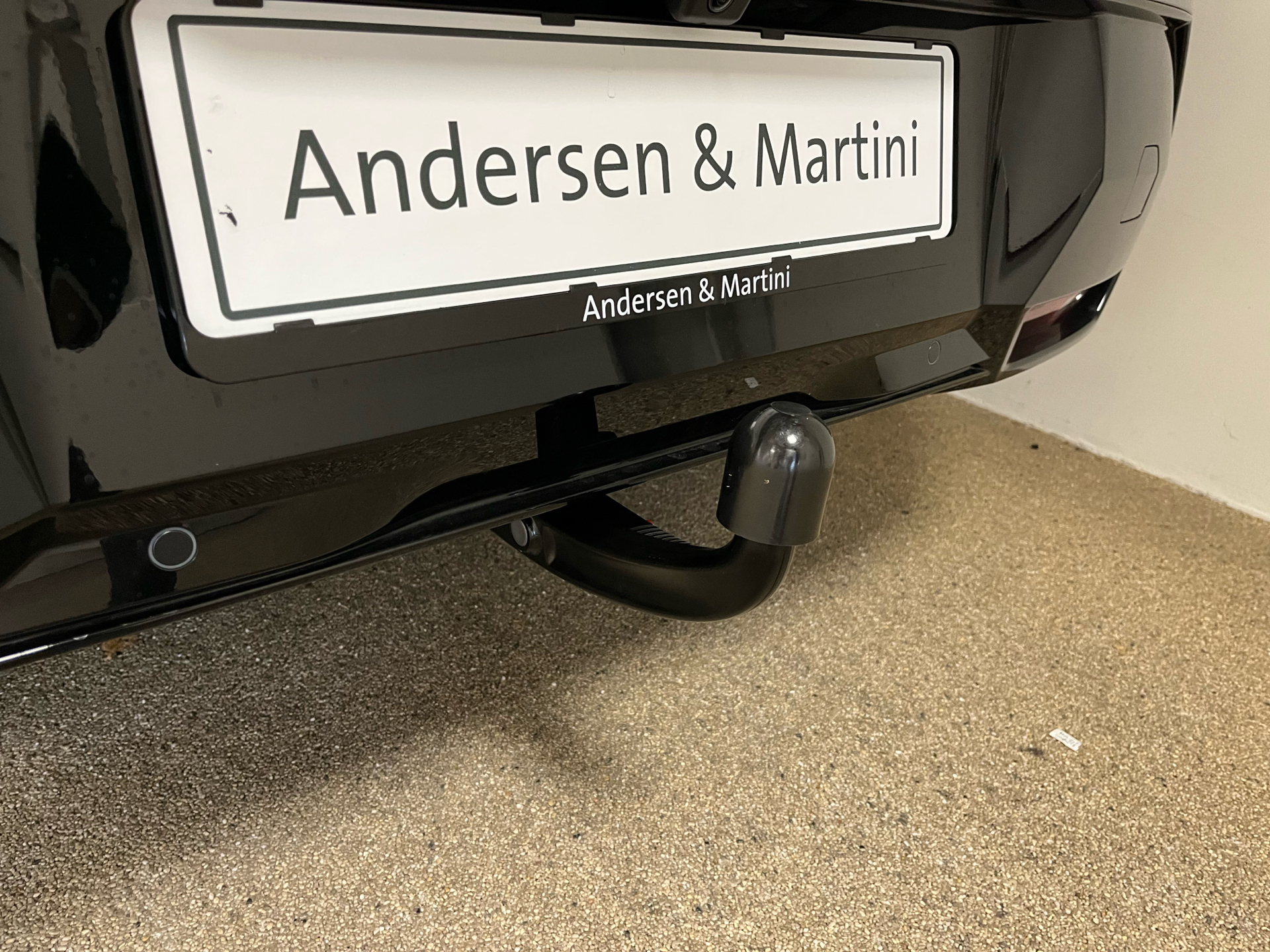 Grå Peugeot e-5008 fra 2025 set udefra