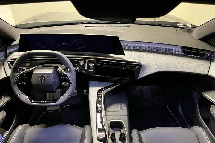 Grå Peugeot e-5008 fra 2025