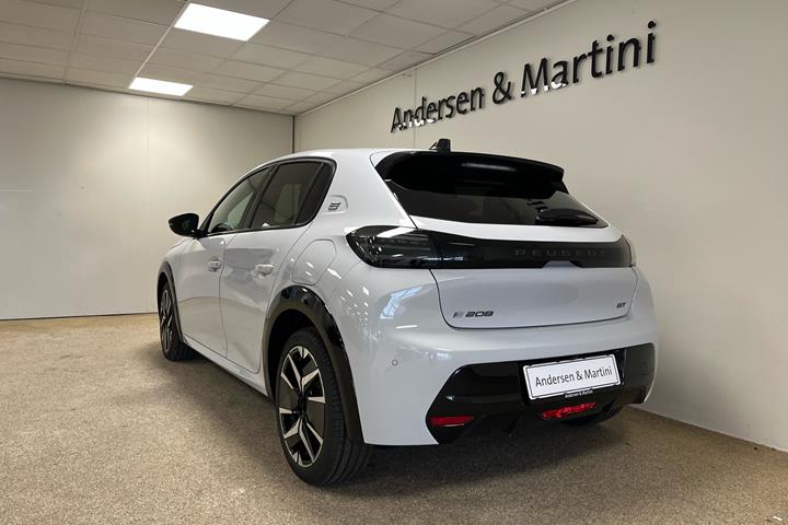 Hvid Peugeot e-208 fra 2025
