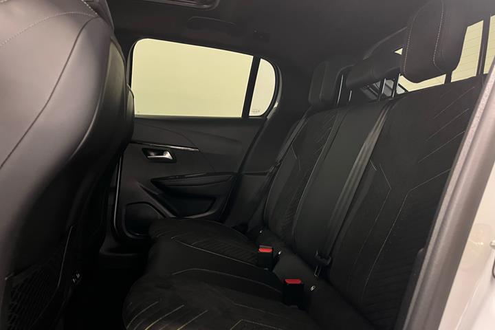 Hvid Peugeot e-208 fra 2025