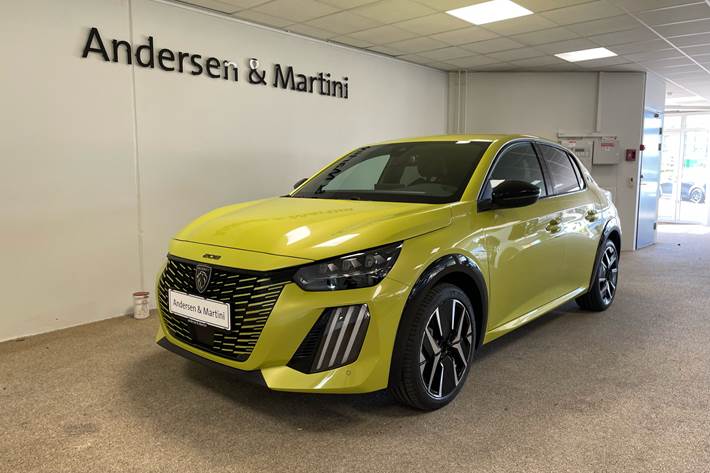 Gul Peugeot e-208 fra 2025 set udefra
