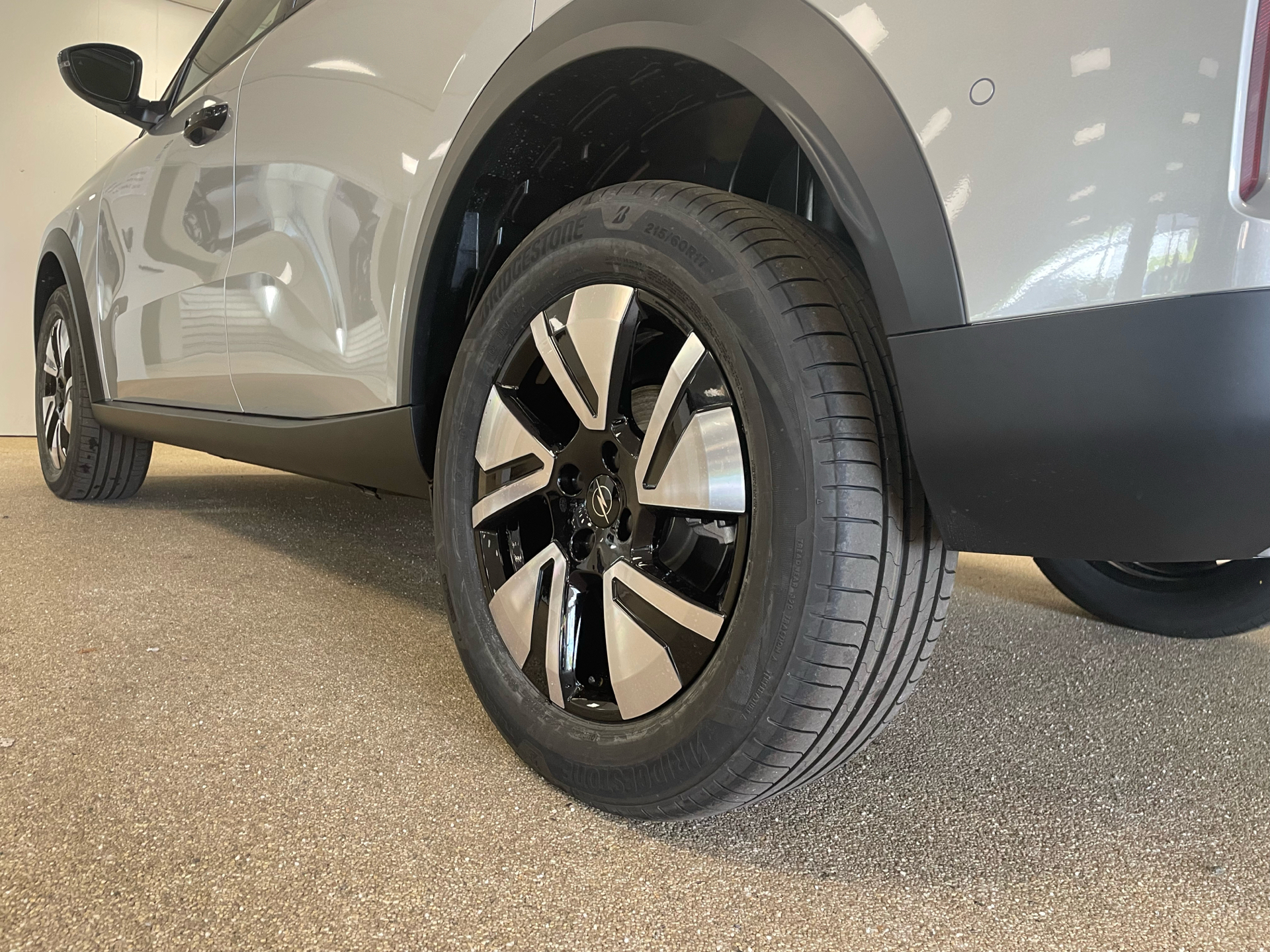 Sølv Opel Frontera fra 2025