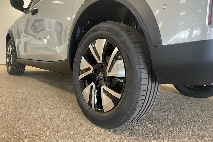 Sølv Opel Frontera fra 2025