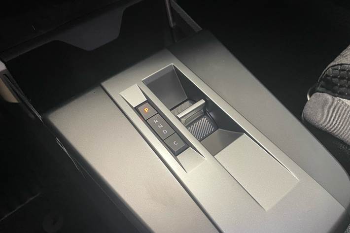 Sølv Opel Frontera fra 2025