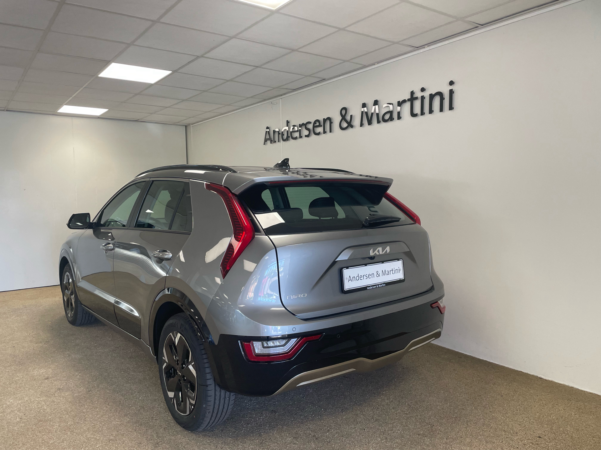 Grå Kia Niro EV fra 2025