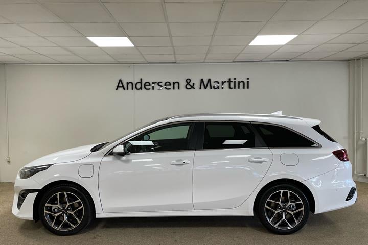Hvid Kia Ceed fra 2024