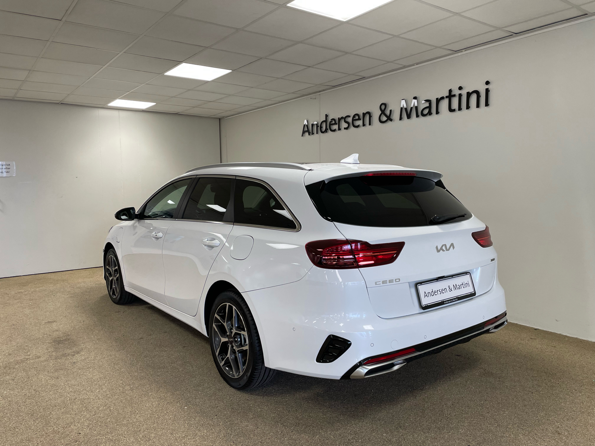 Hvid Kia Ceed fra 2024