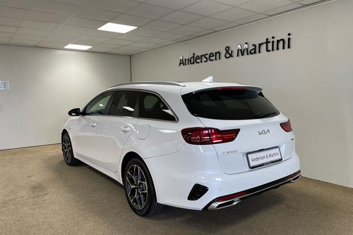 Hvid Kia Ceed fra 2024