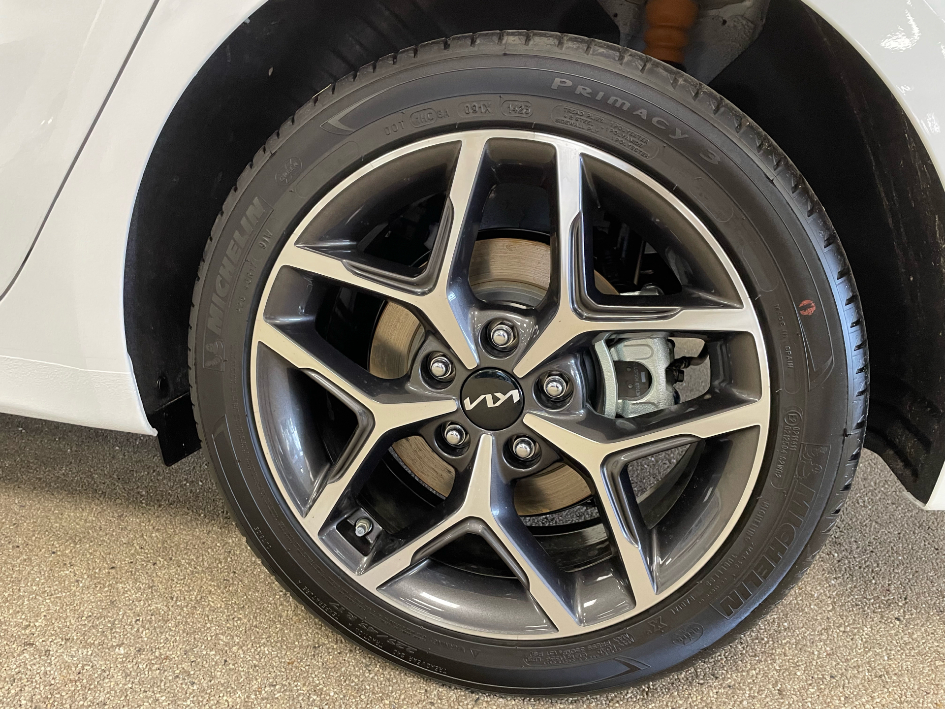Hvid Kia Ceed fra 2024