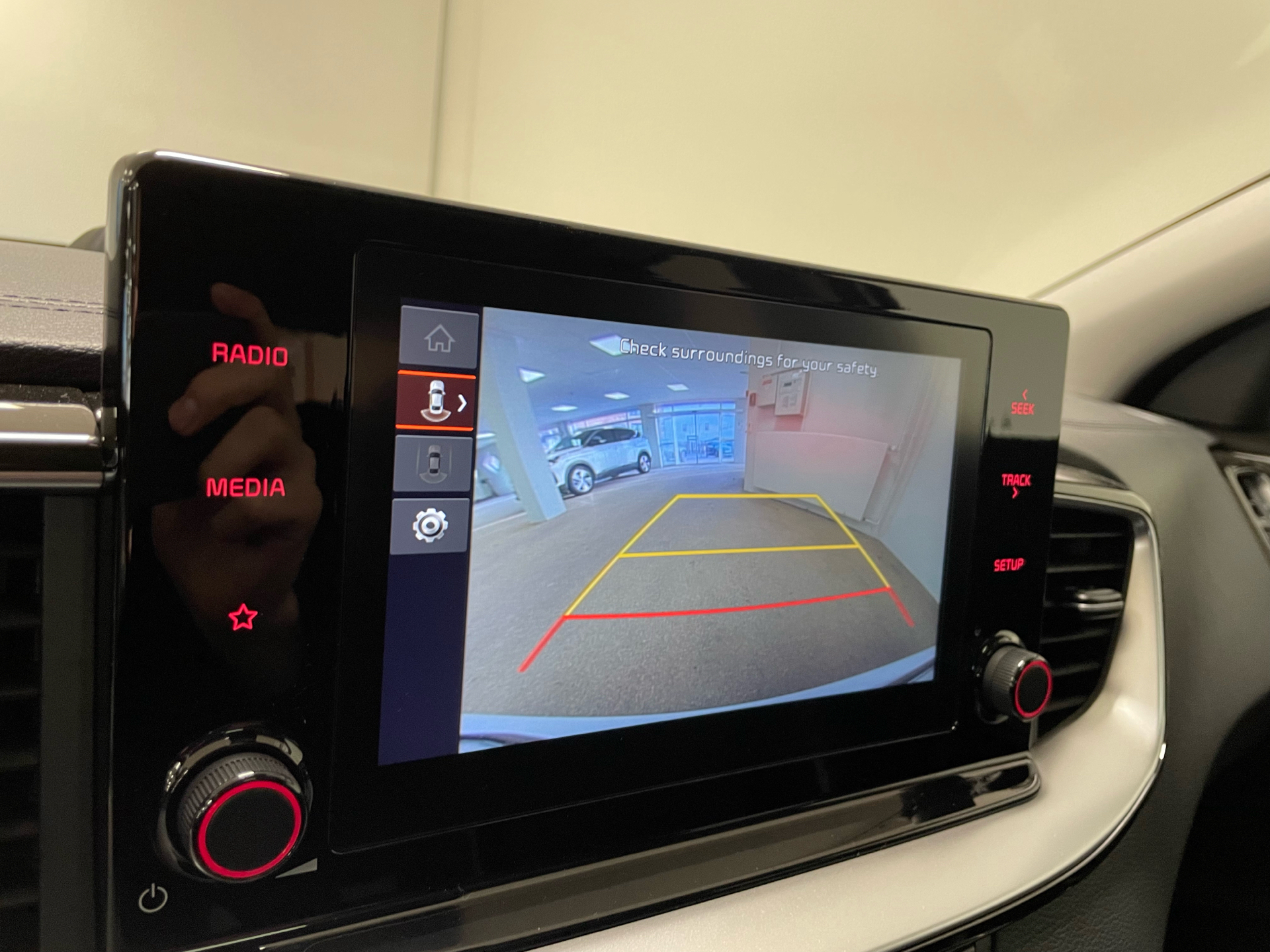 Hvid Kia Ceed fra 2024