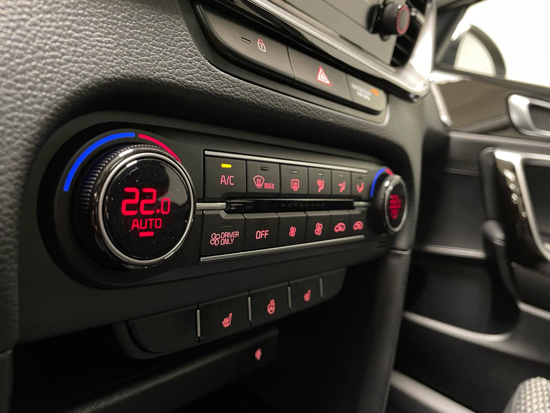 Hvid Kia Ceed fra 2024