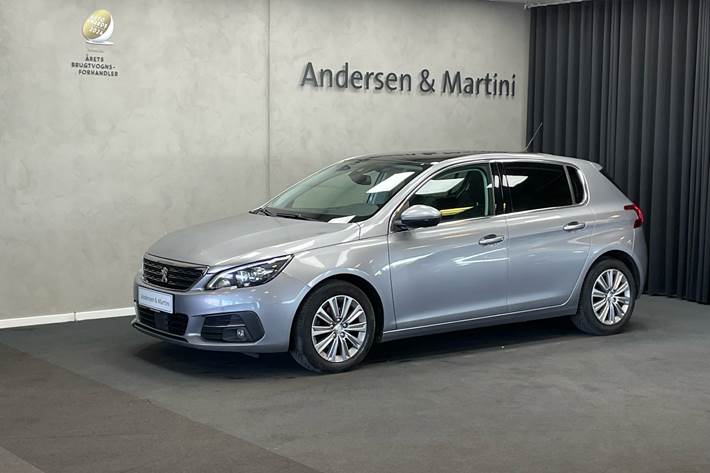 Sort Peugeot 308 fra 2019 set udefra